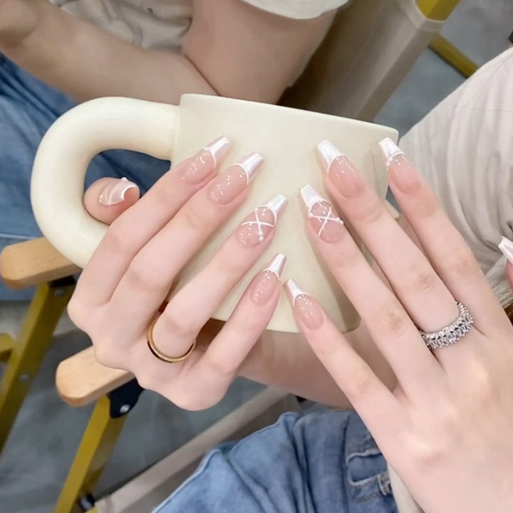 Glamorous artificial nails with delicate flower and glitter effects Kalsten
