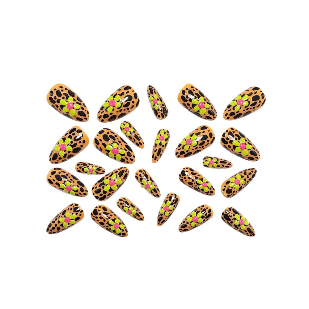 Artificial nails in modern animal patterns with floral accents Kalsten
