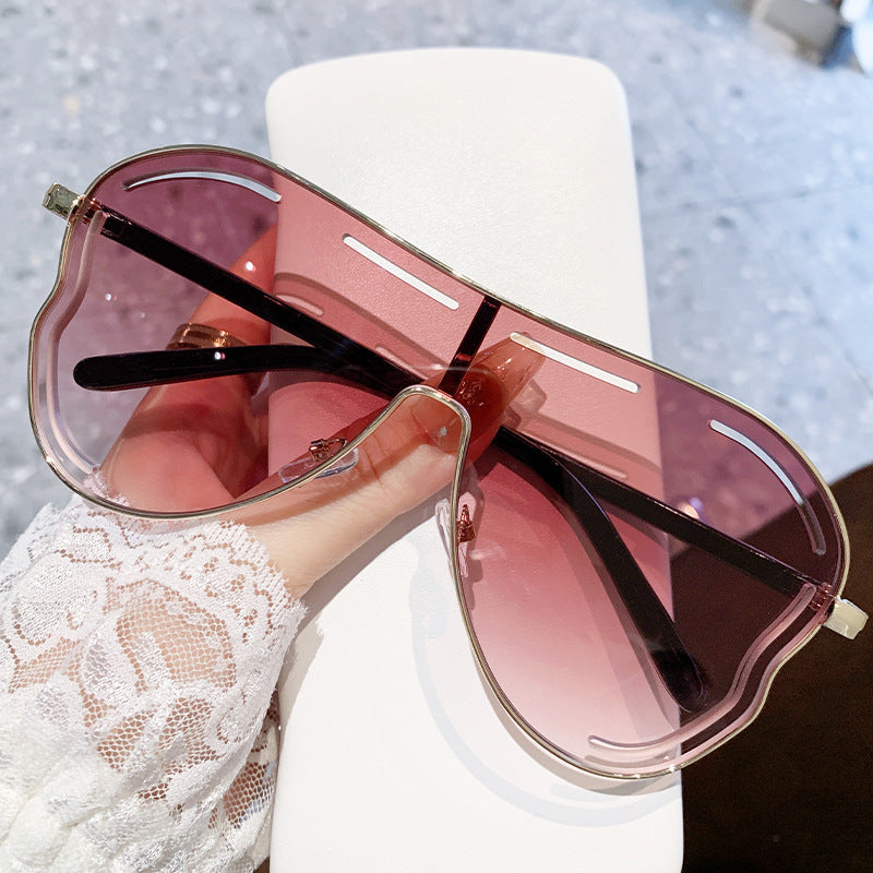 Women's sunglasses in modern shield design Kalsten