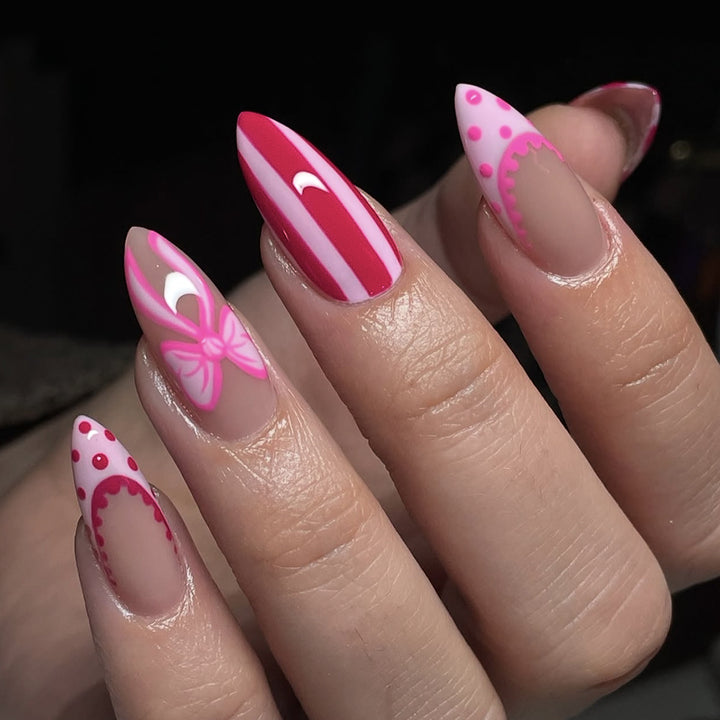 Nail set with playful bow and stripe pattern Kalsten