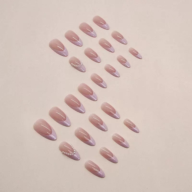 Elegant artificial nail tips with glitter and pearl decorations Kalsten