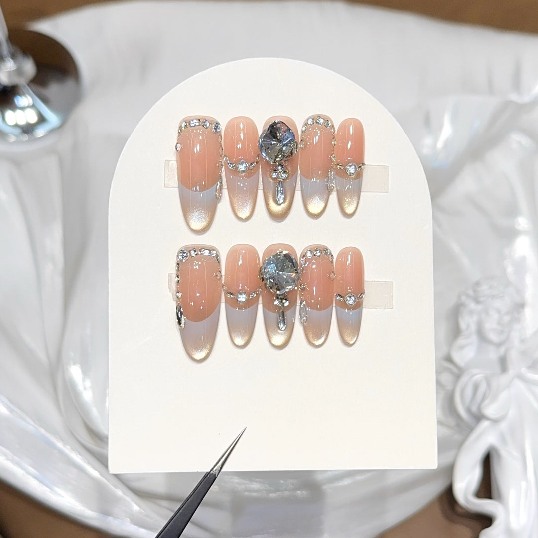 Artificial nails with elegant rhinestone accents Kalsten