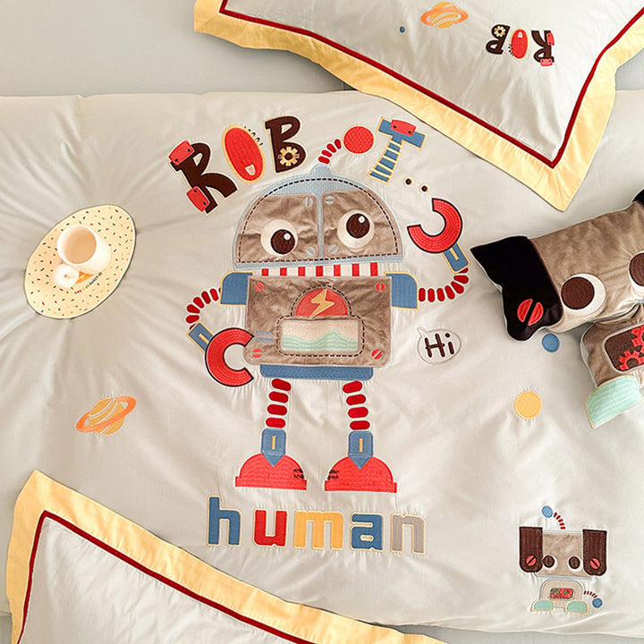 Kids' bedding set with playful robot and animal design