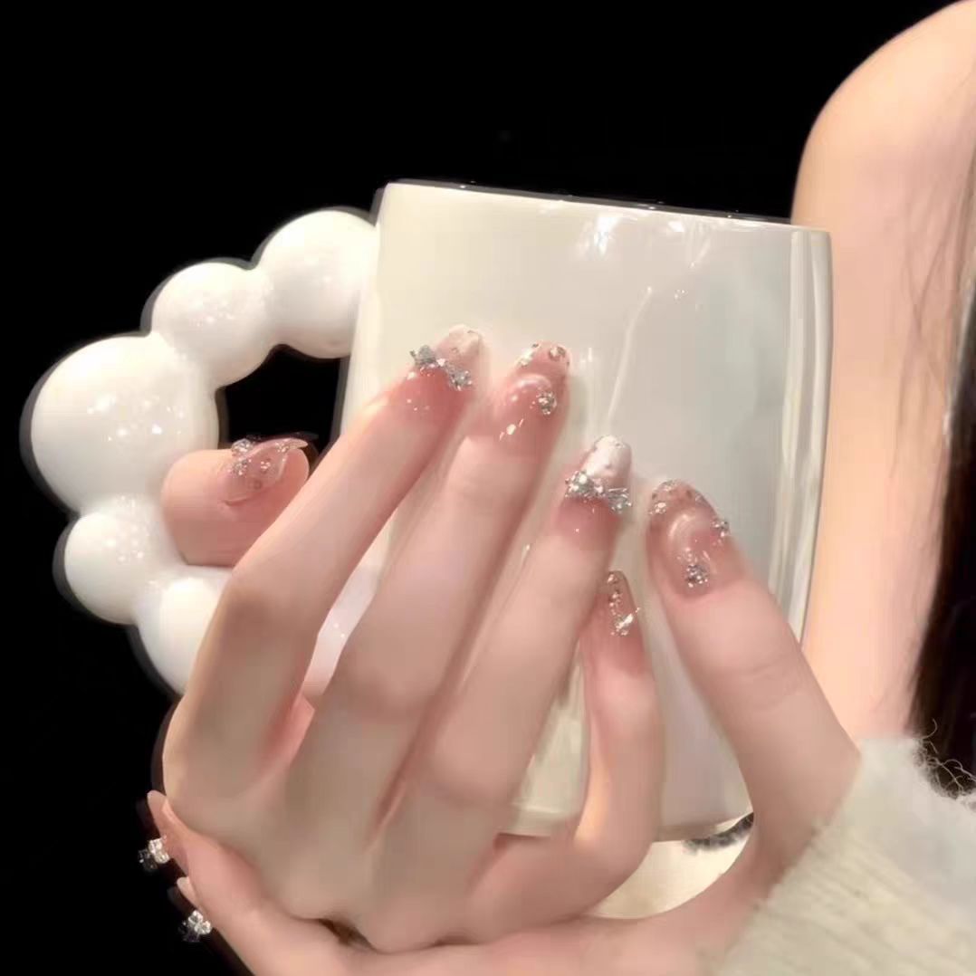 Artistic Press-On Nail Design with Floral Accents Kalsten