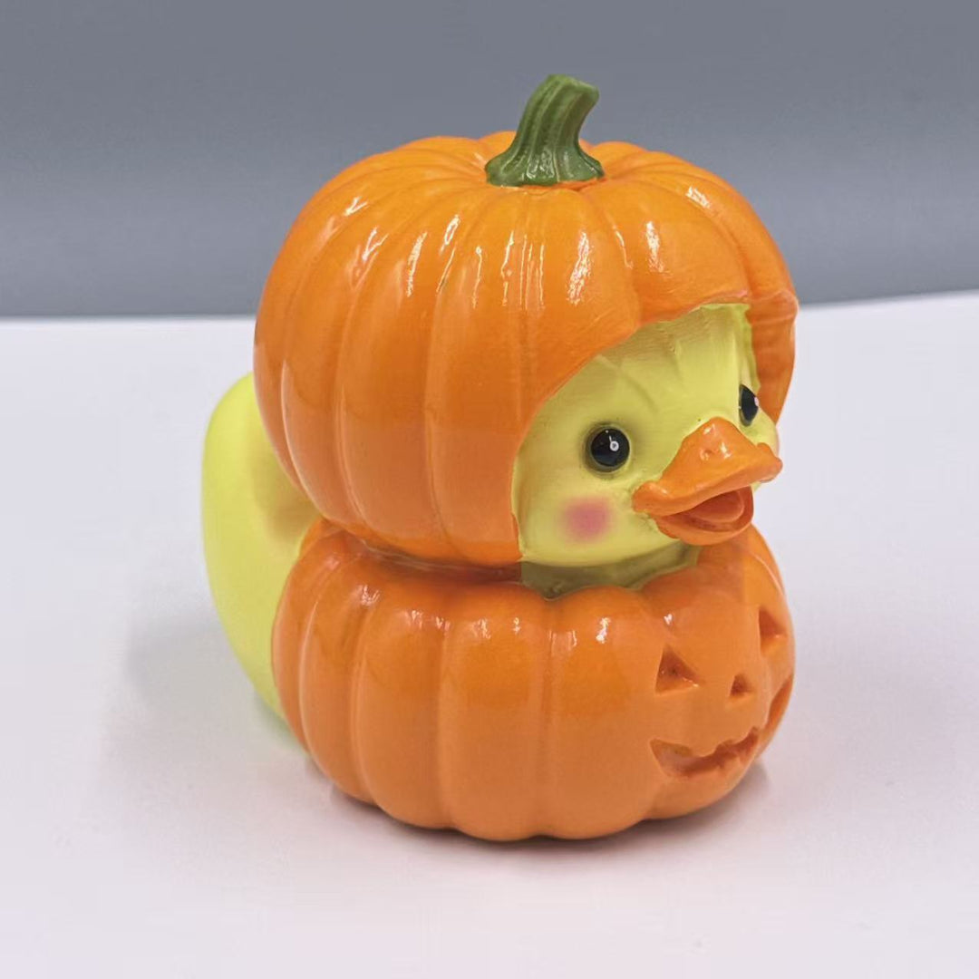 Funny rubber duck with berry pot cut Kalsten