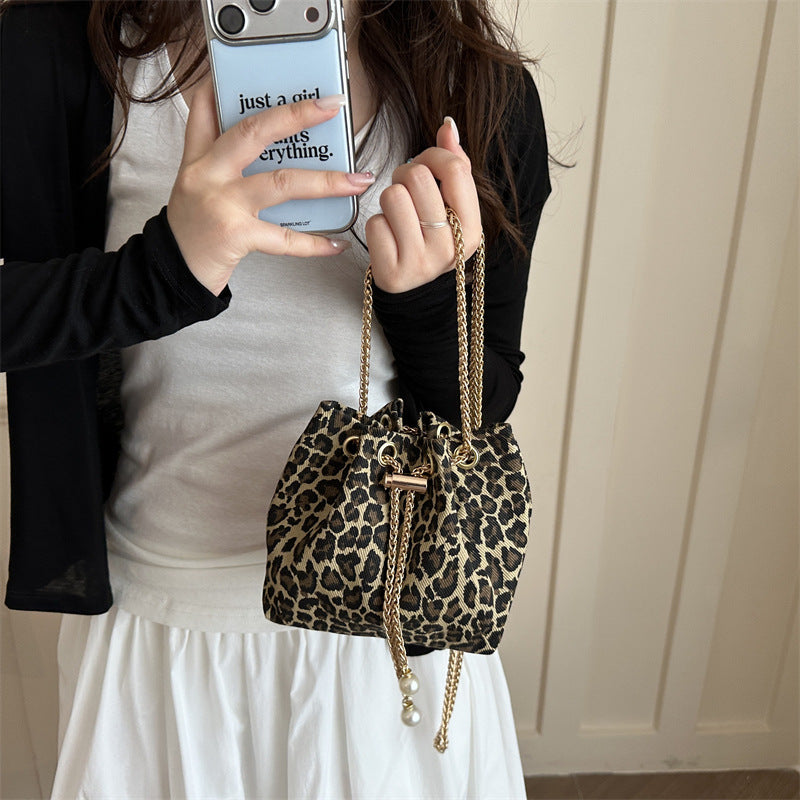 Stylish Leopard Print Bucket Handbag