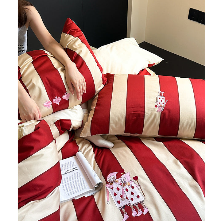Bedding set with striped pattern and playful dog appliques