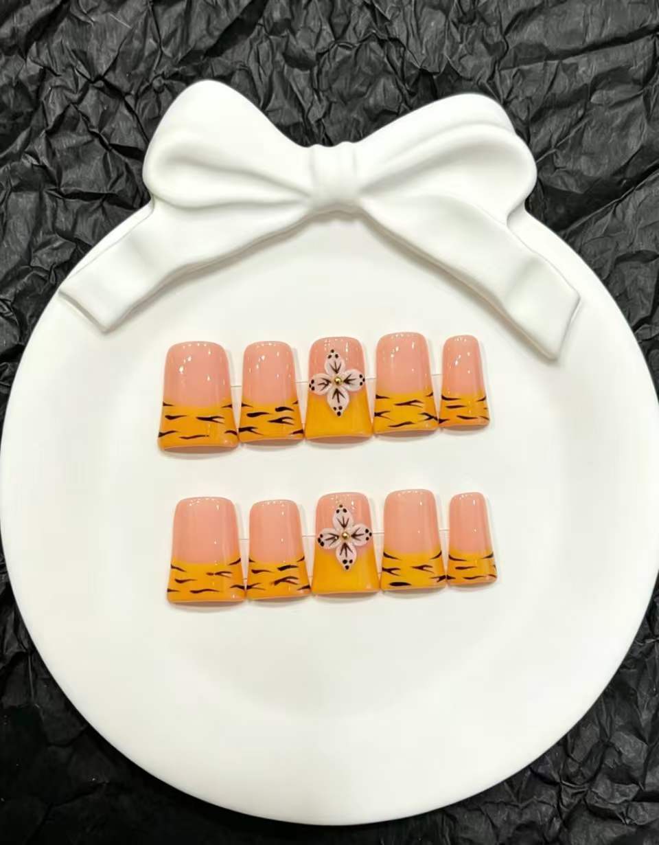 Artistic Gradient Press-On Nail Set