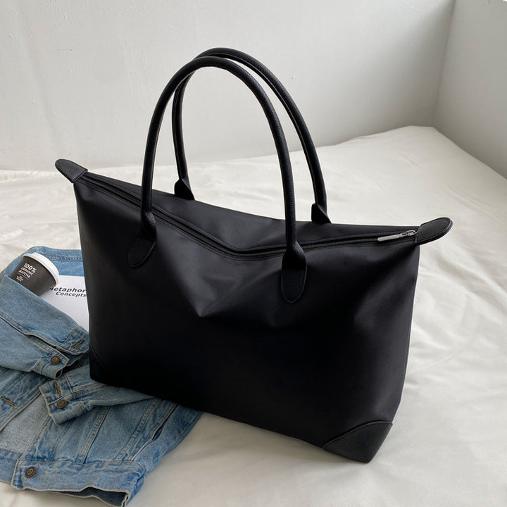 Large travel bag with durable material and multiple compartments Kalsten