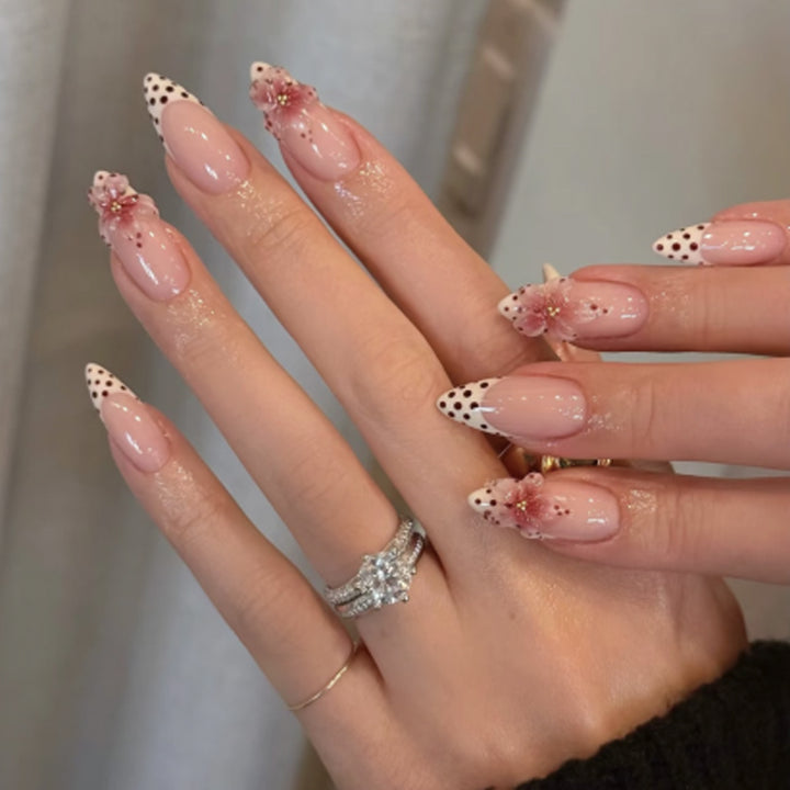 Artful nail art with floral accents Kalsten