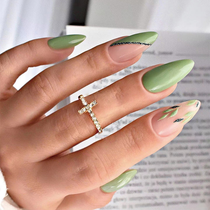 Artful nail extensions with an elegant leaf pattern Kalsten