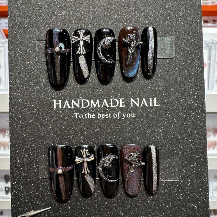 Artistic Handmade Press-On Nail Art Set with Decorative Metallic Accents