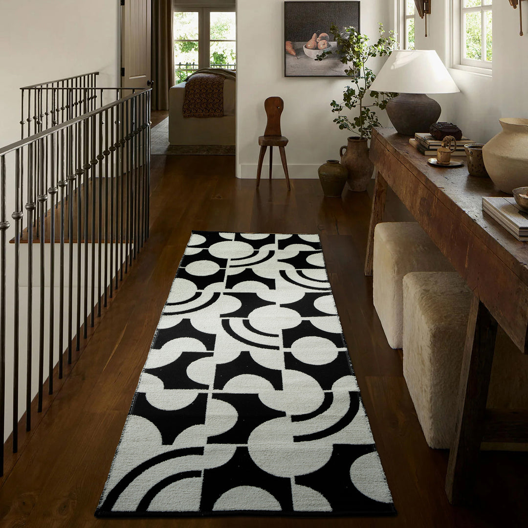 Modern runner rug with graphic checkerboard pattern and short pile structure Kalsten