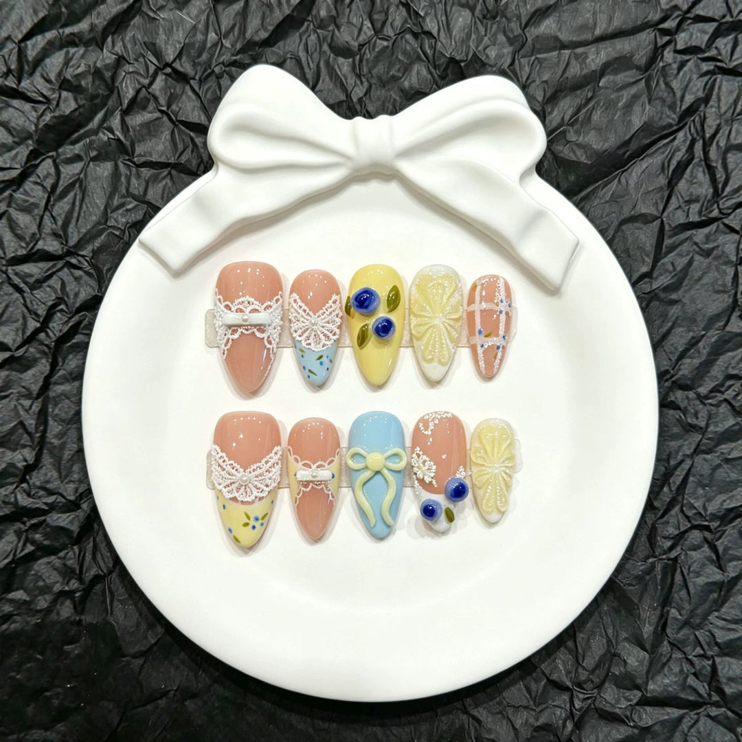 Artistic Lace-Embellished Press-On Nail Set