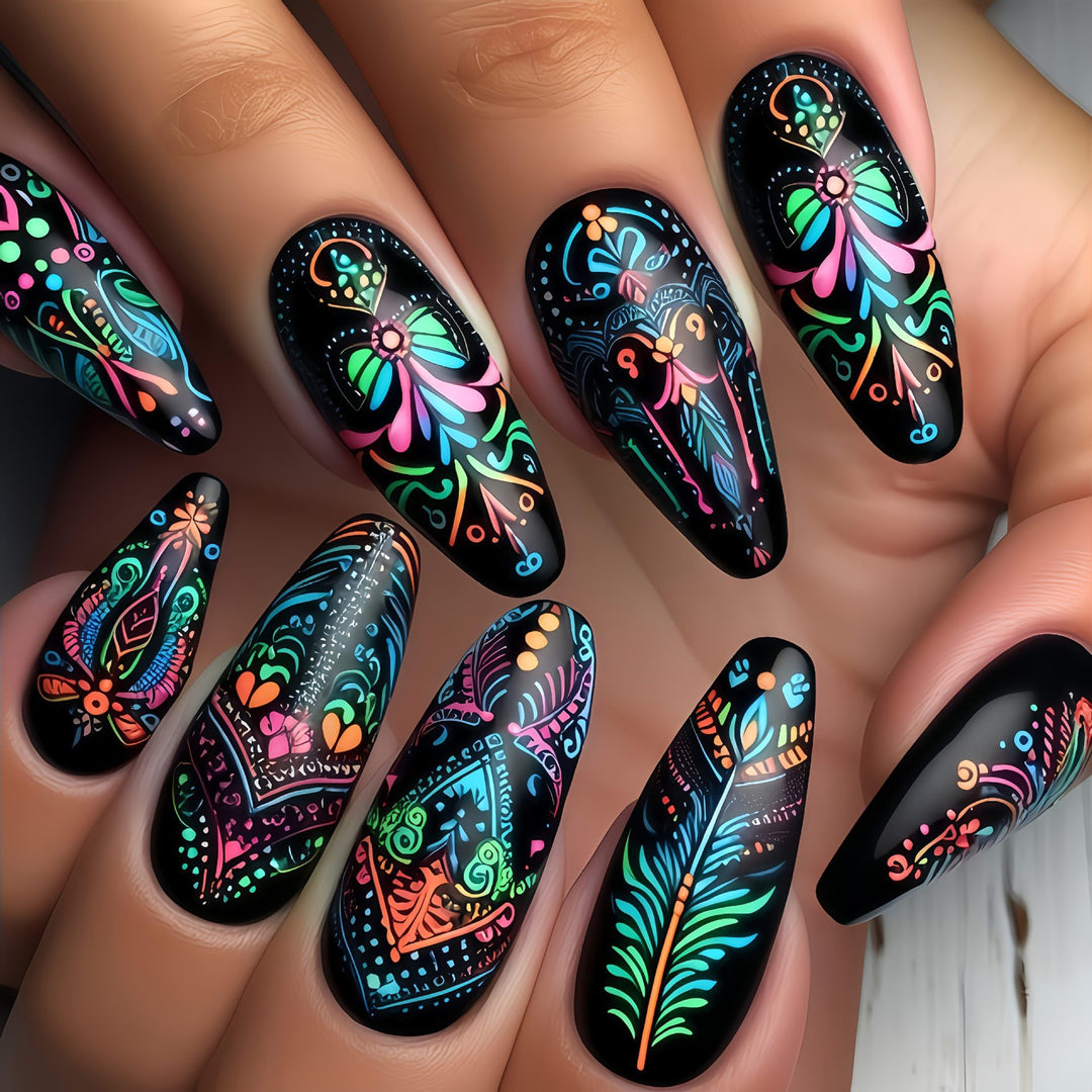 Artificial nails with glamorous glitter design and high gloss finish Kalsten