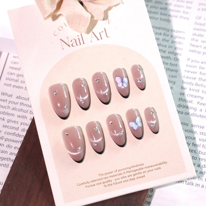 Artificial nail art with pearl and flower decorations Kalsten