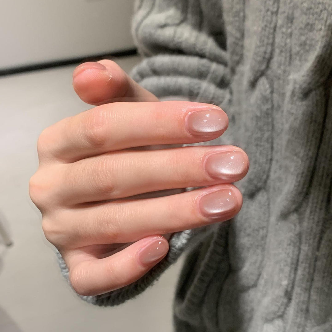Artificial nails in modern ombre design Kalsten