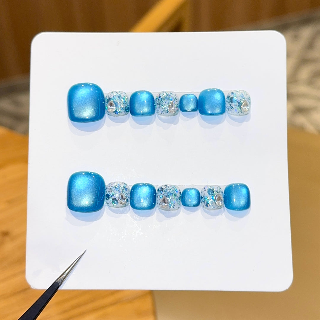Sparkling artificial nails with glamorous design Kalsten