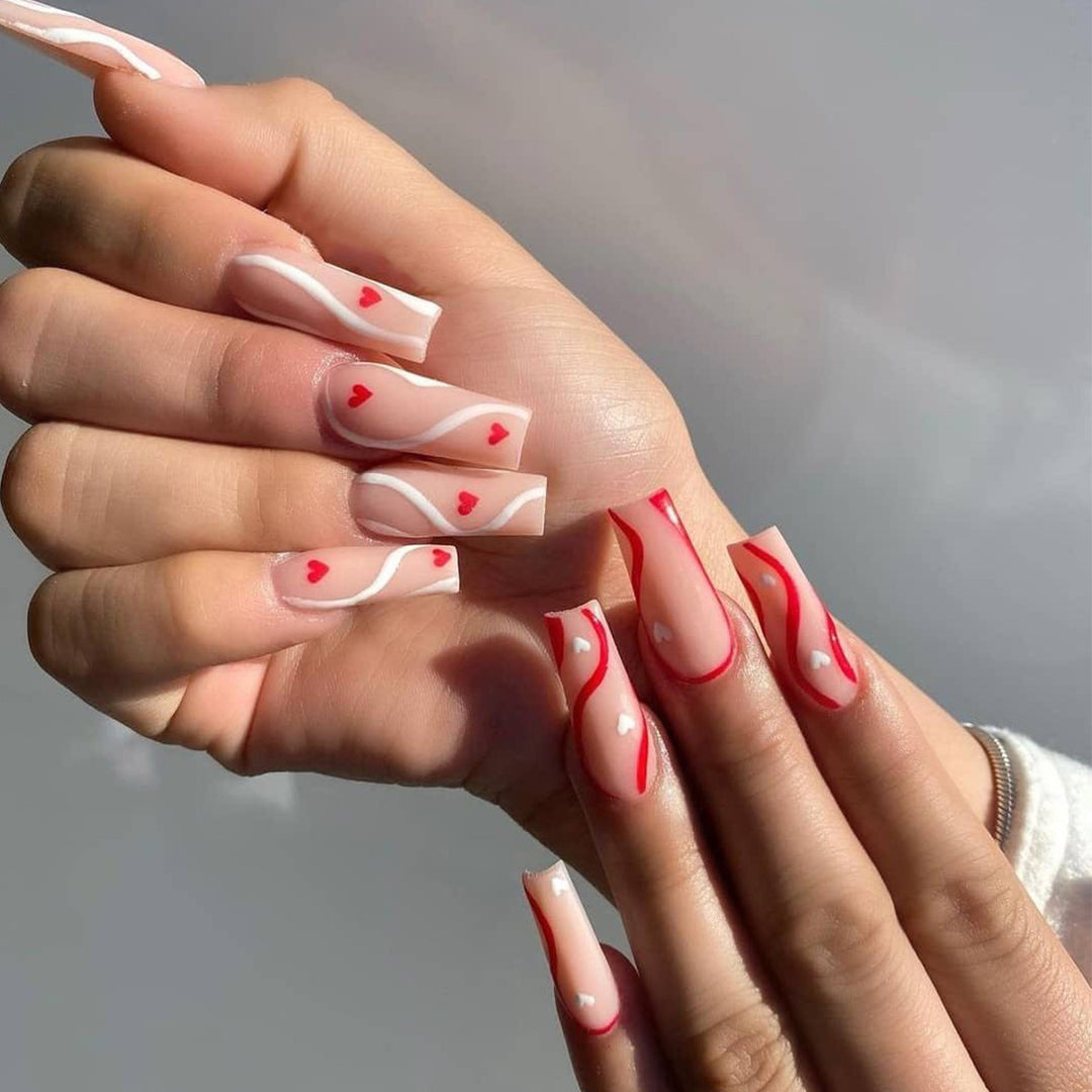 Artificial nail art with hearts Kalsten