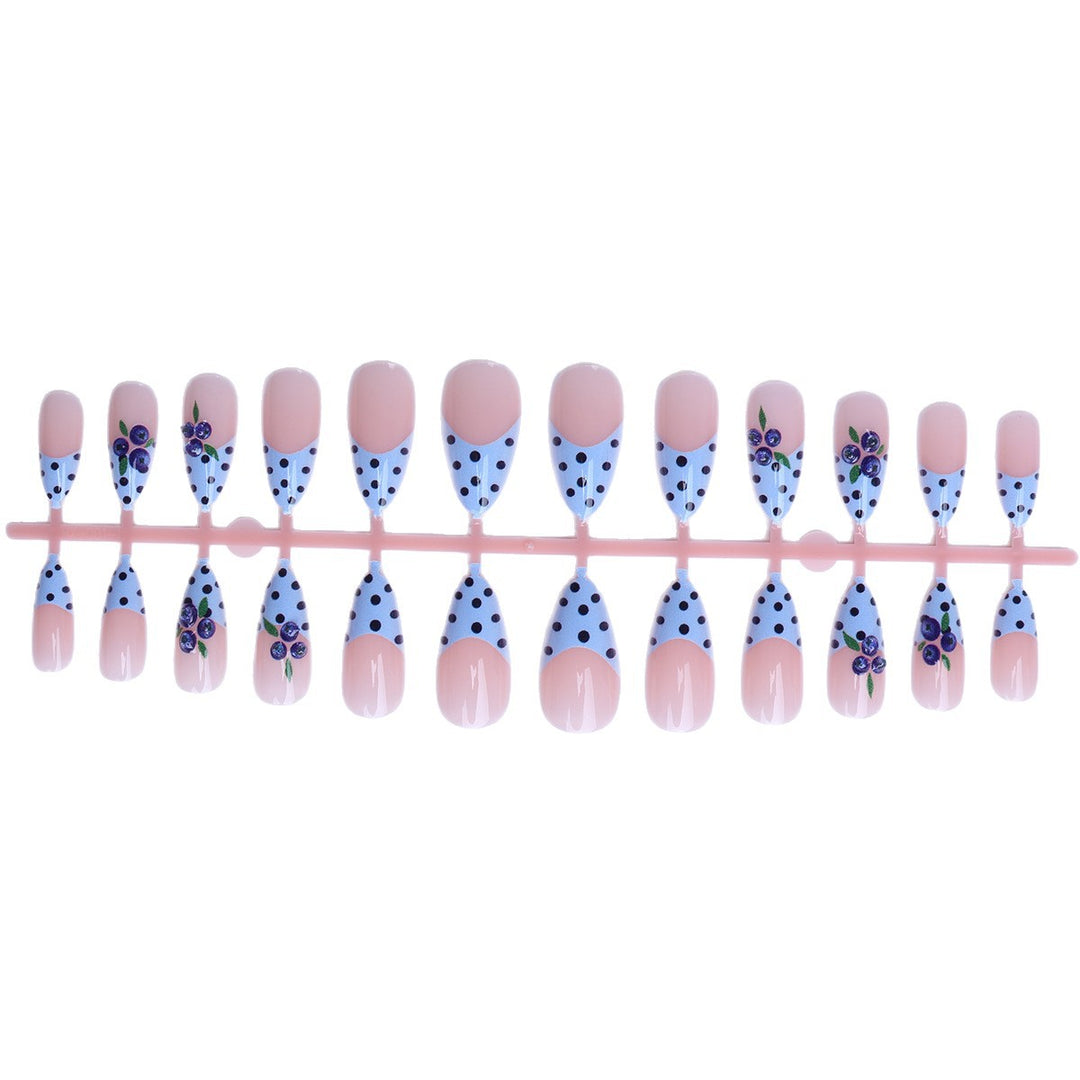 Artful fingernails with playful floral pattern Kalsten