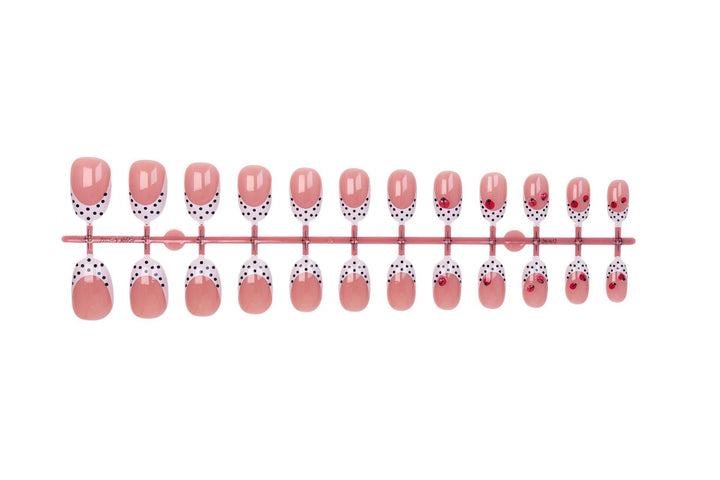 Artificial nail set with playful dots and eye-catching accents Kalsten