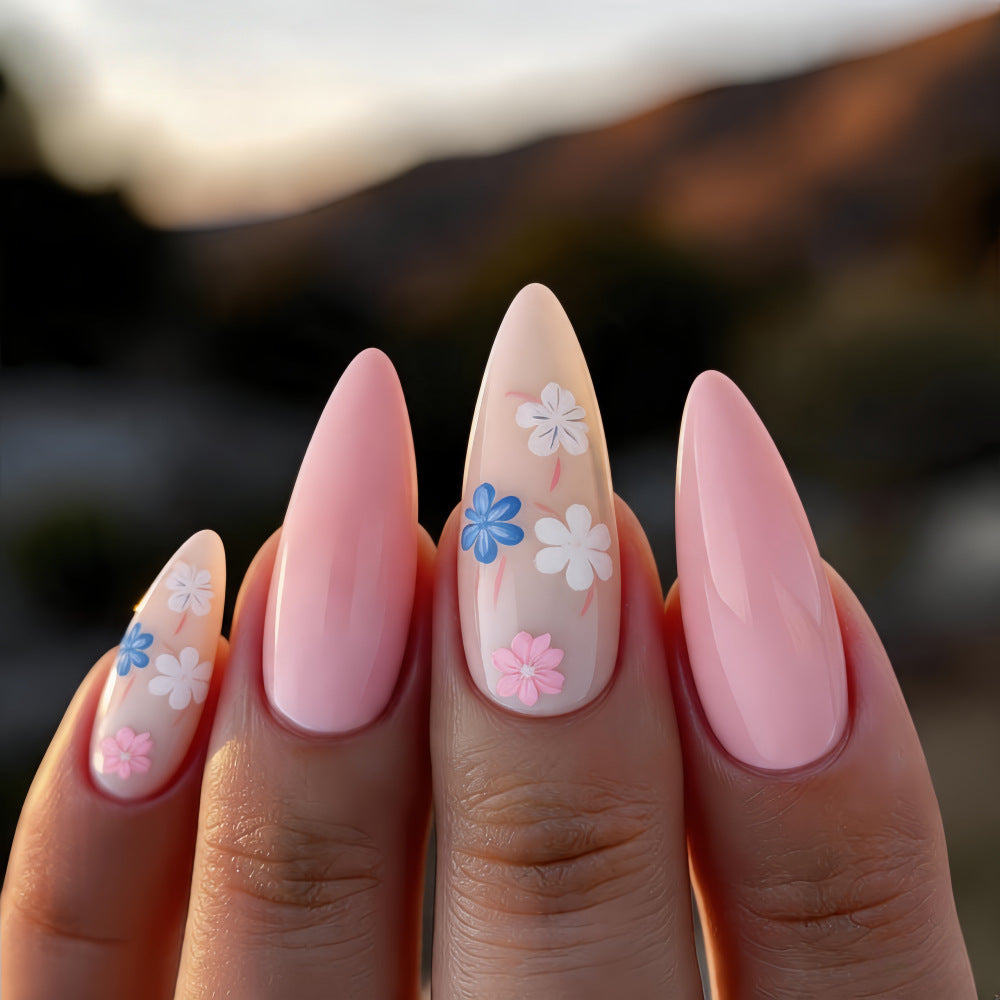 Artificial Nails in Elegant Flower Design Kalsten