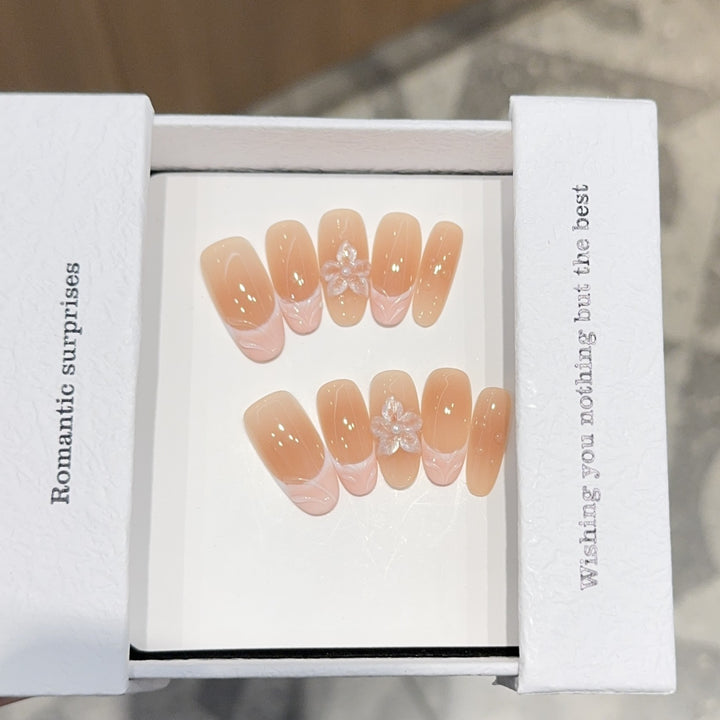 Artificial nails with romantic 3D flower accents Kalsten