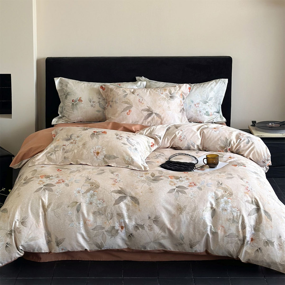 Luxurious bedding set made of cotton satin with floral pattern and concealed zipper
