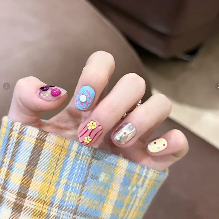 Themed Press-On Nail Art Set with Hello Kitty Designs Kalsten