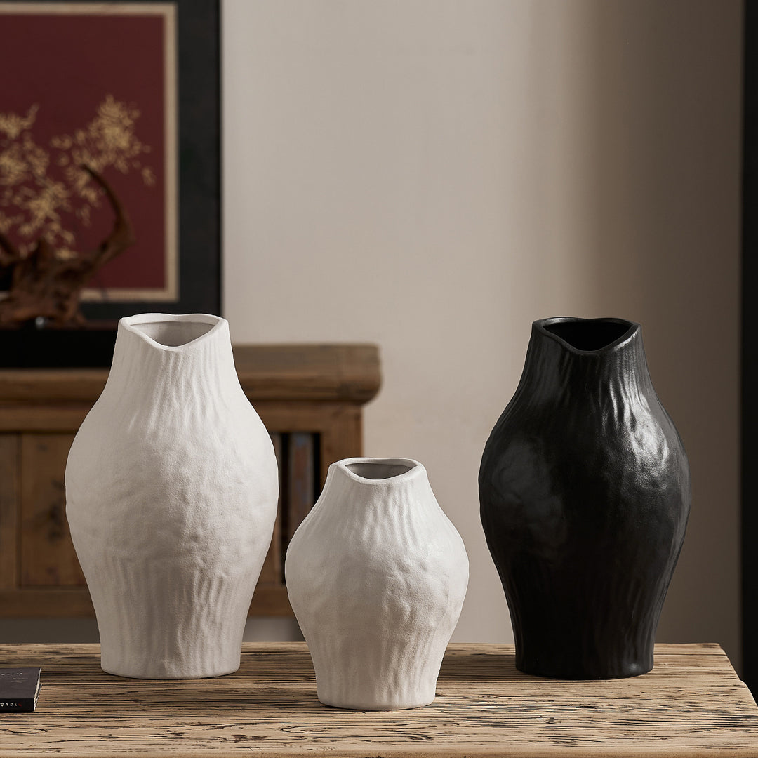 Elegant and modern ceramic vase Kalsten