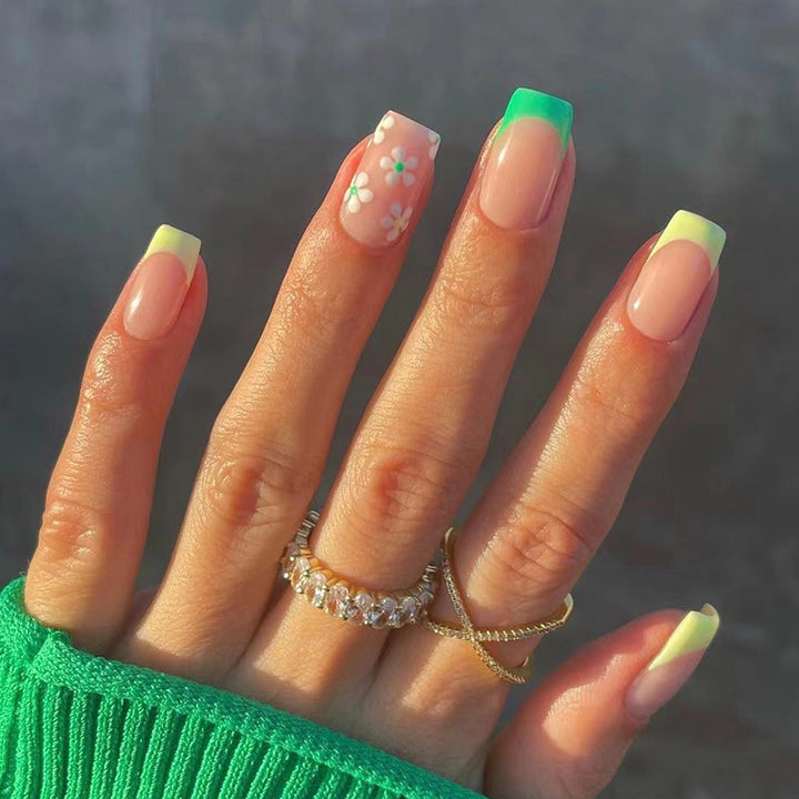 Artful nail extensions with an elegant leaf pattern Kalsten