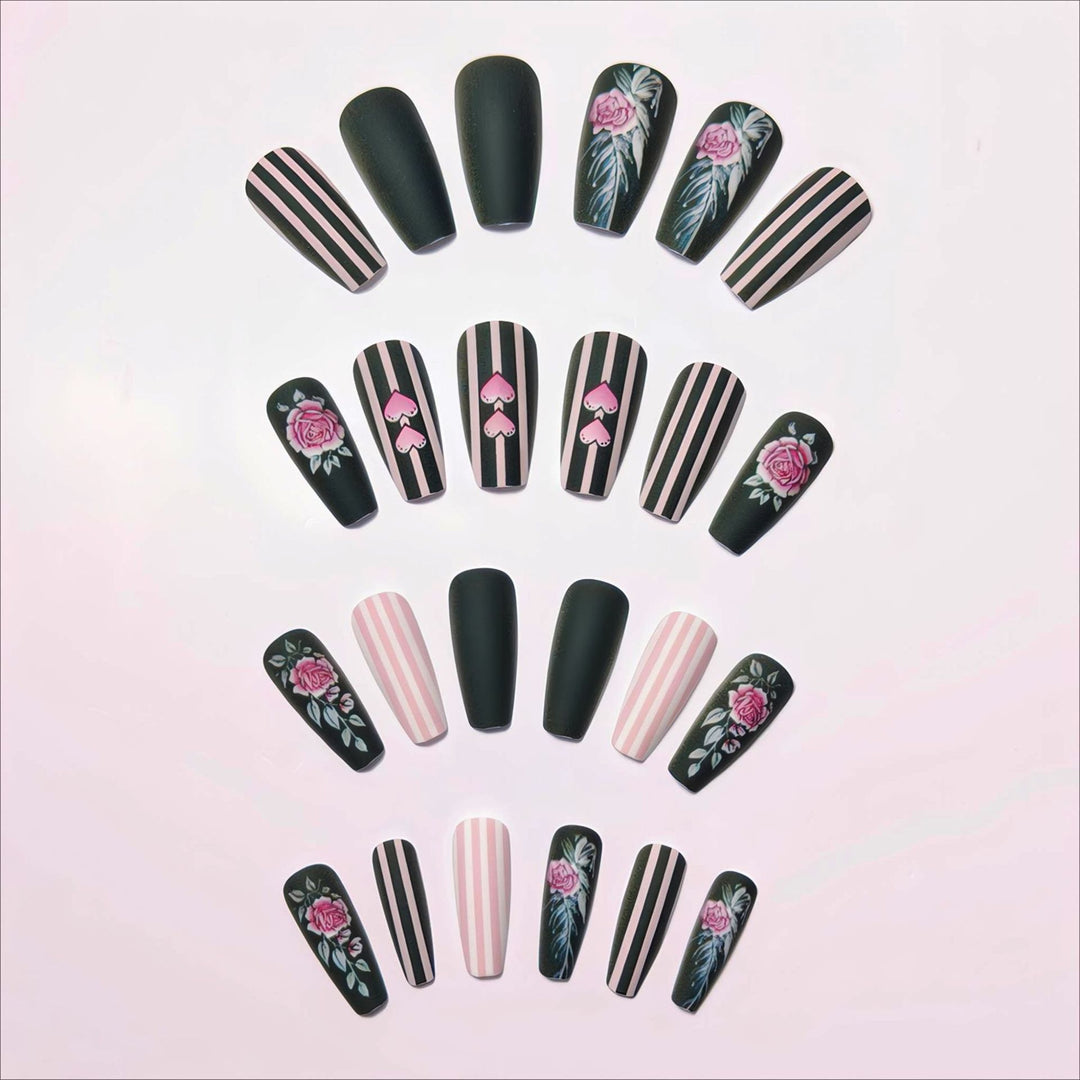 Artificial nails with romantic roses and heart designs Kalsten