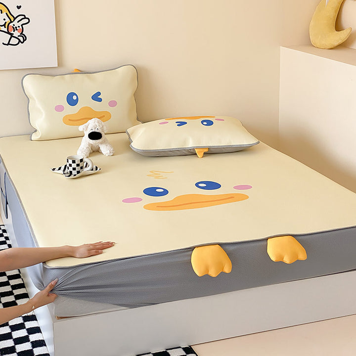 Waterproof children's mattress cover with non-slip fitted sheet & cute cartoon animal designs