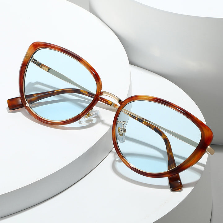 Fashion-Forward Cat-Eye Sunglasses with Trendy Tortoiseshell Frame Kalsten