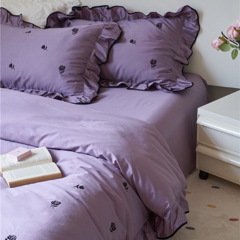 Bedding set with embroidered roses, ruffle details and extra soft cotton satin