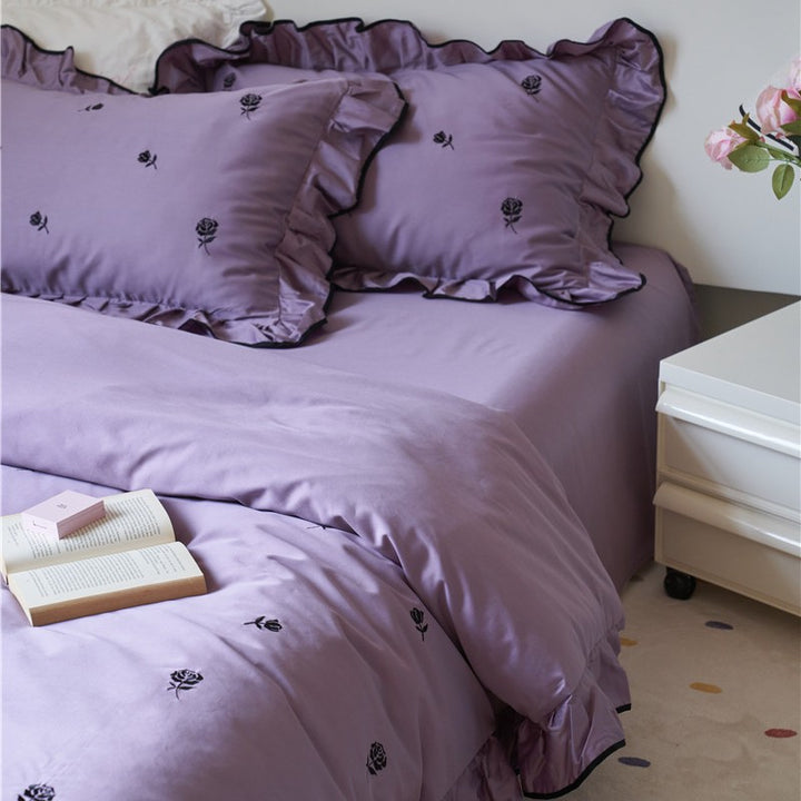 Bedding set with embroidered roses, ruffle details and extra soft cotton satin