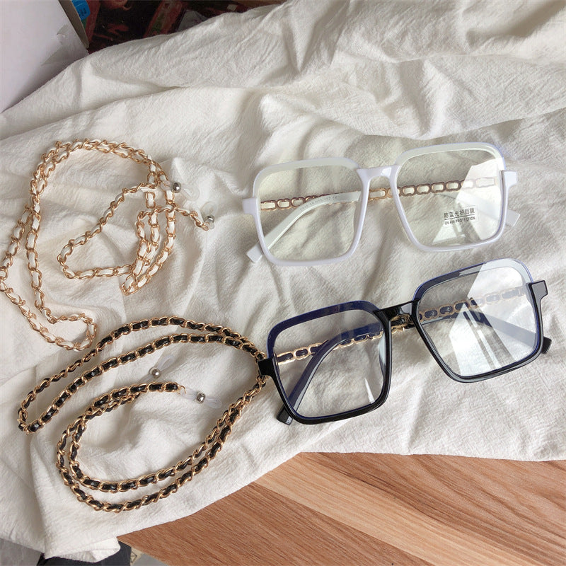 Stylish Chain Eyewear Holder Kalsten