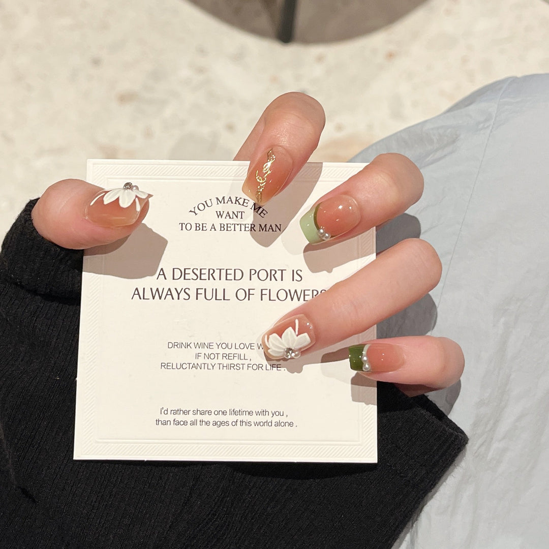 Floral-Inspired Press-On Nail Set Kalsten