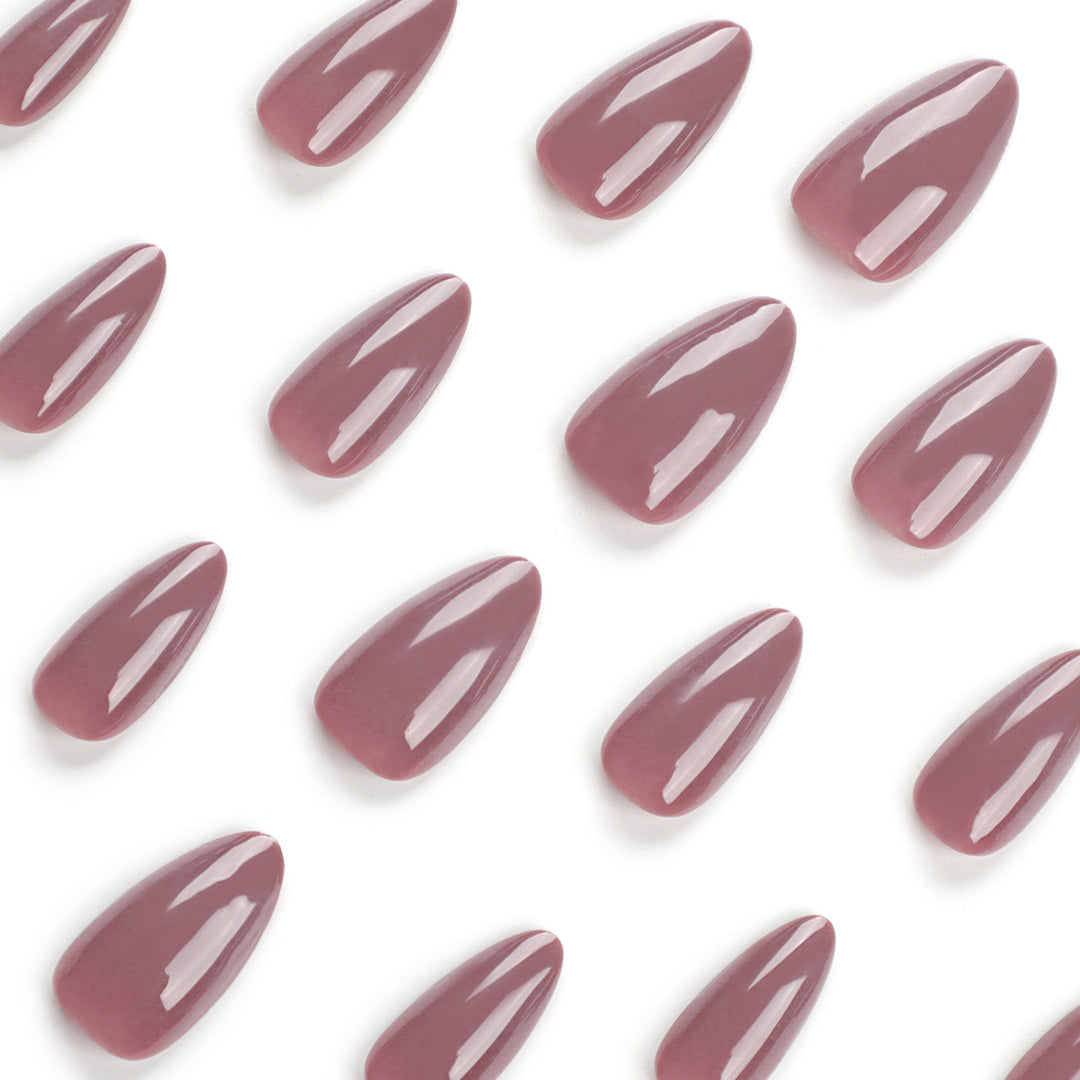 High-quality nail extensions in elegant almond shape Kalsten