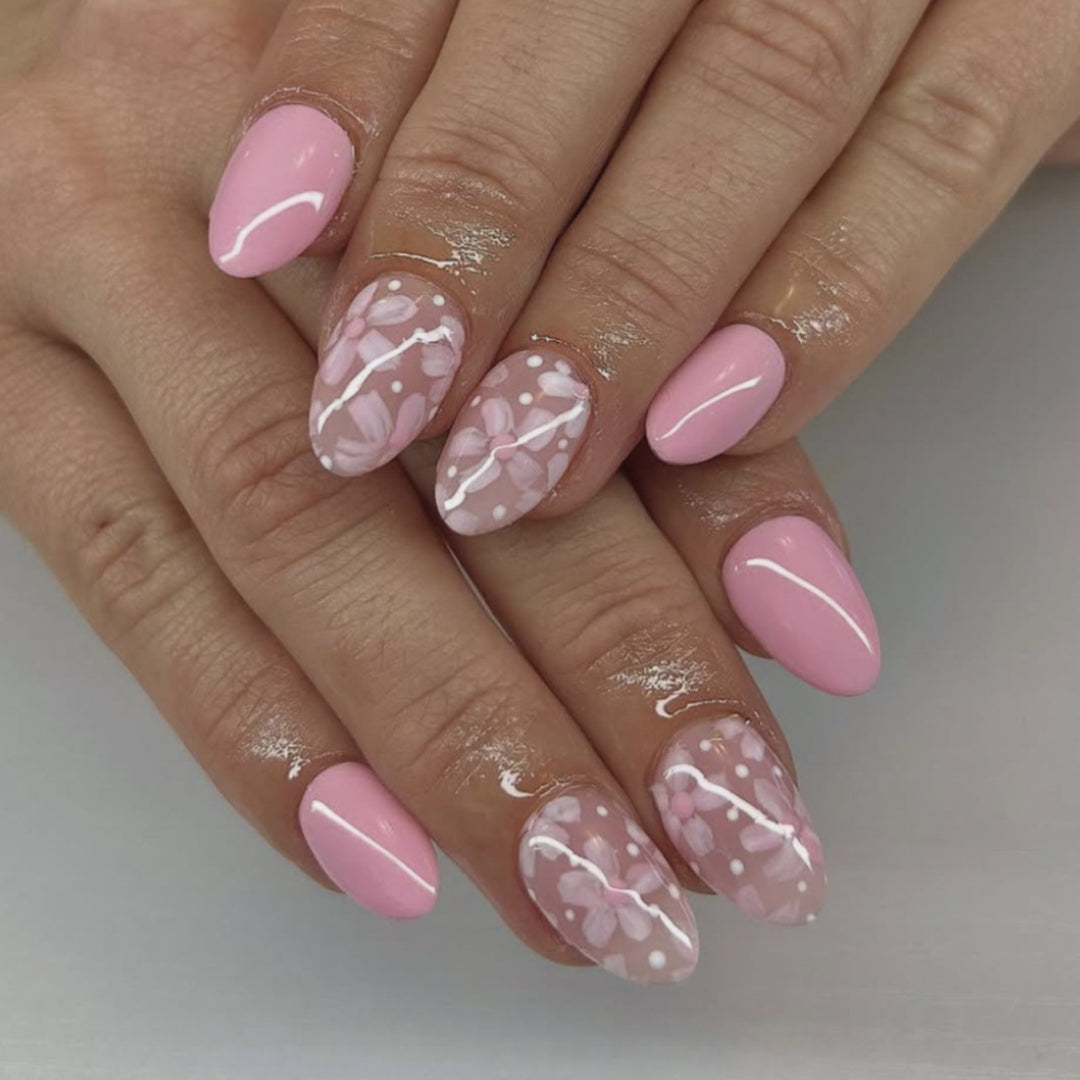 Artistic fingernails with elegant floral design Kalsten