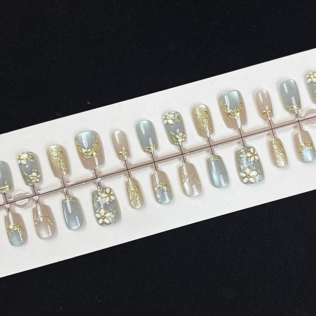 Floral-Themed Press-On Nail Kit Kalsten