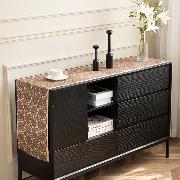Runner with ornamental medallion jacquard structure and non-slip underside Kalsten