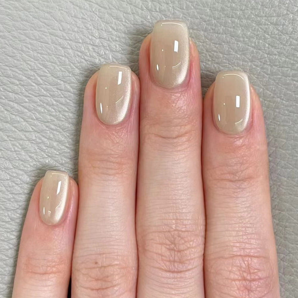 Nail extensions in an elegant look Kalsten