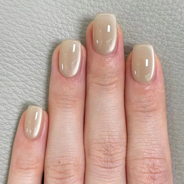 Nail extensions in an elegant look Kalsten