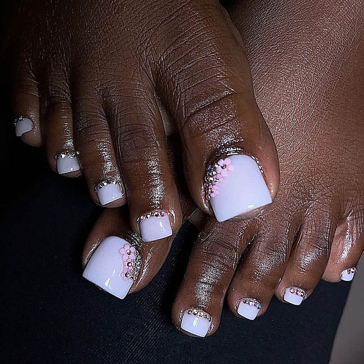 Nail art set with elegant glitter embellishments and floral accents Kalsten