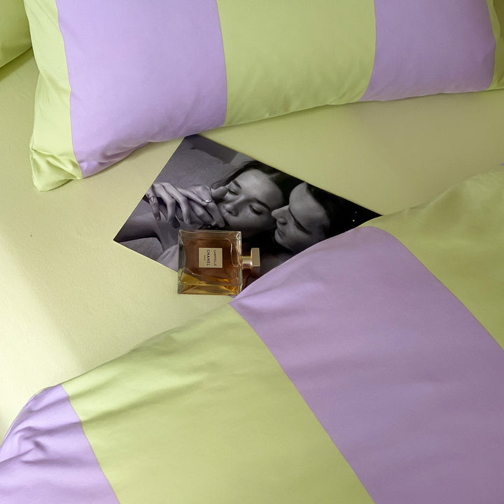 Striped bedding set made of cotton satin with concealed zip fastener