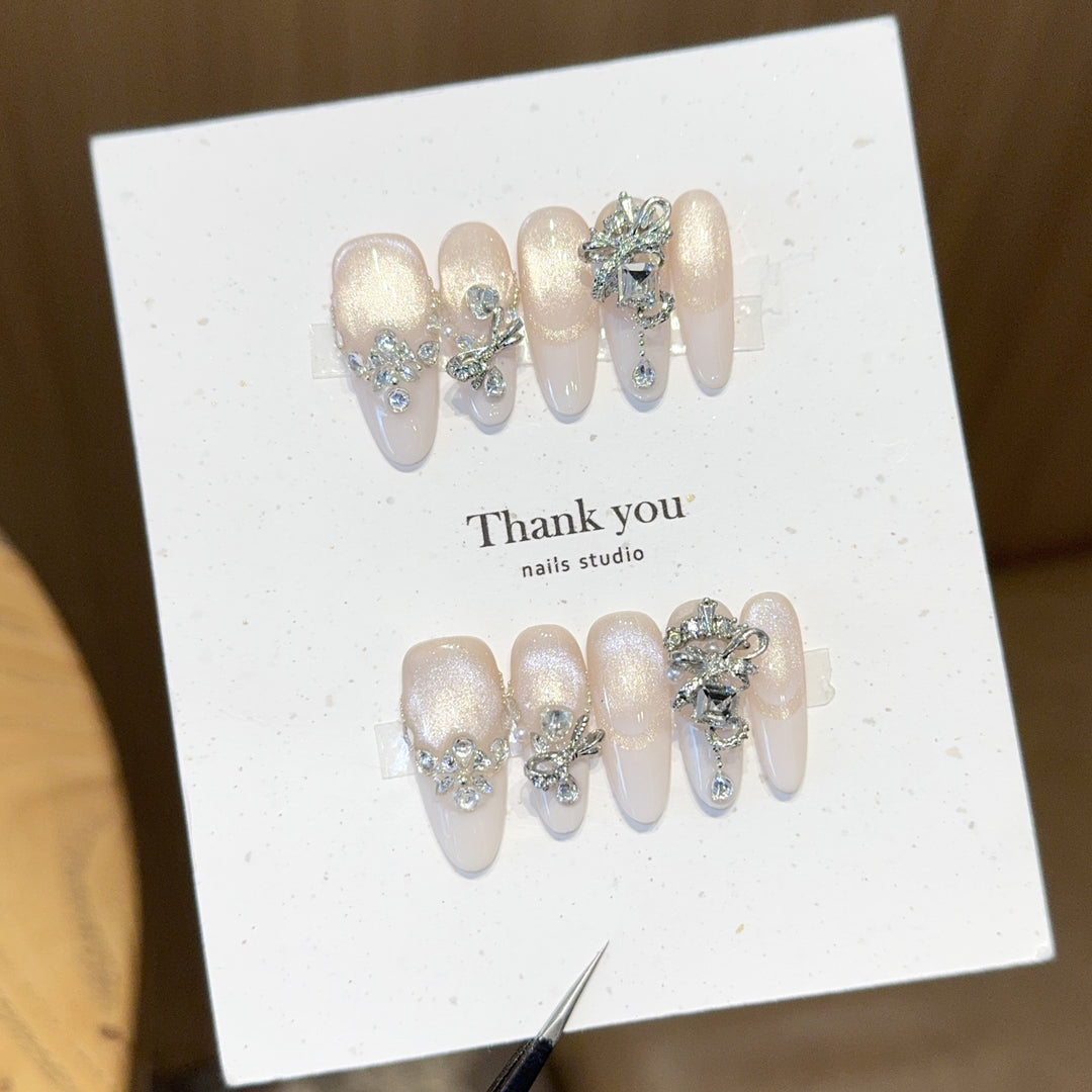 Elegant application of artificial nails Kalsten