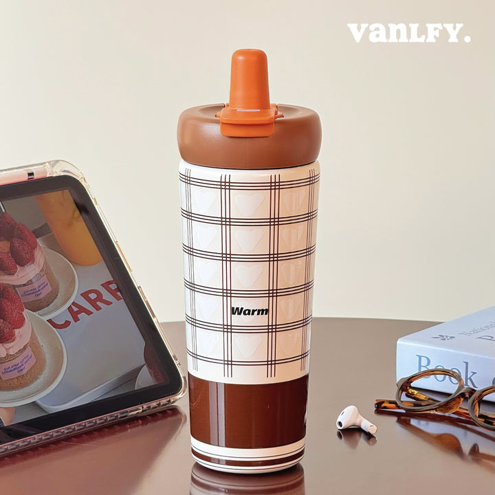 Women's insulated drinking bottle with innovative silicone cap and cheerful Kalsten motif