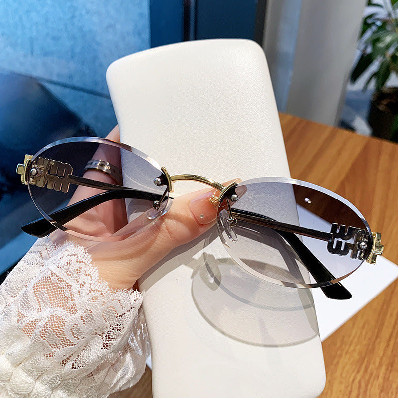 Ladies fashionable sunglasses in elegant oval design Kalsten