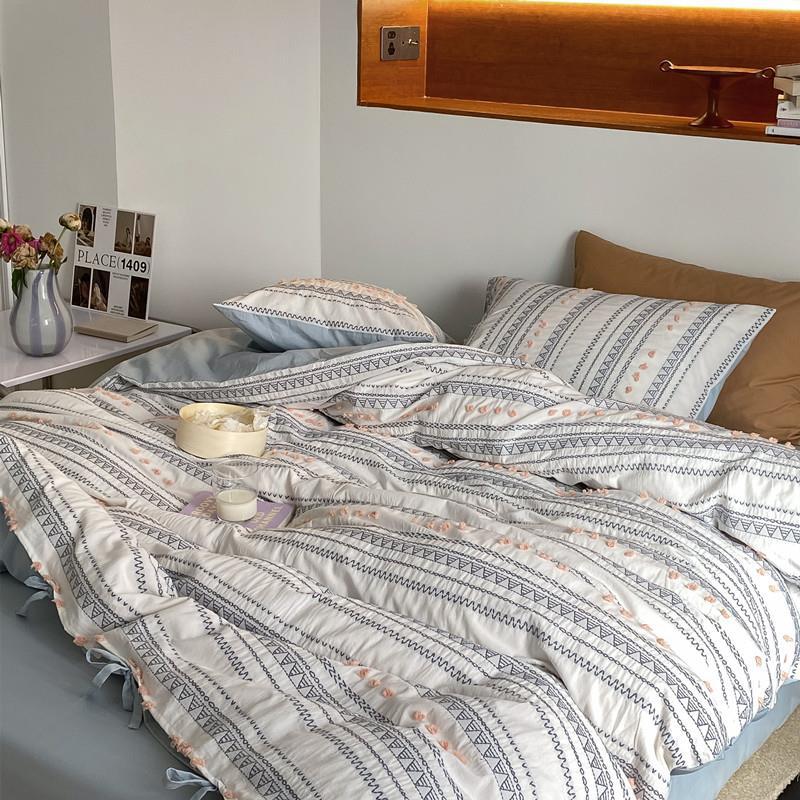 Striped bedding set made of cotton percale with embroidery dots and ties